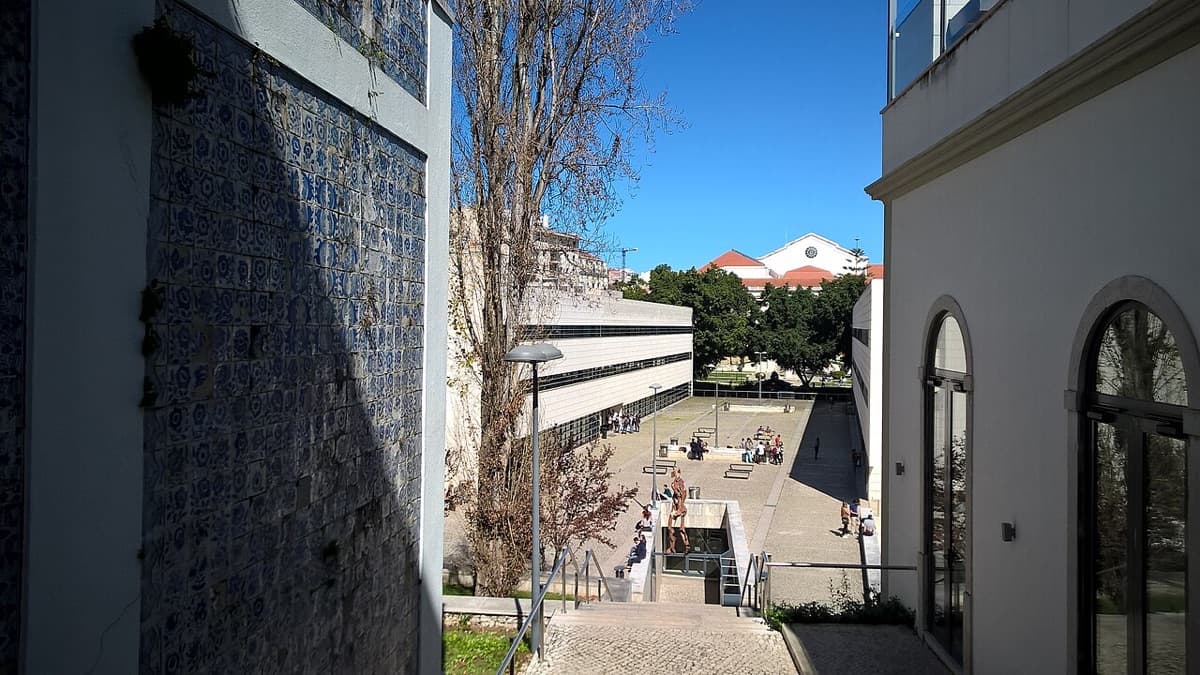 ISEG building exterior and campus courtyard viewed from between institutional structures.
